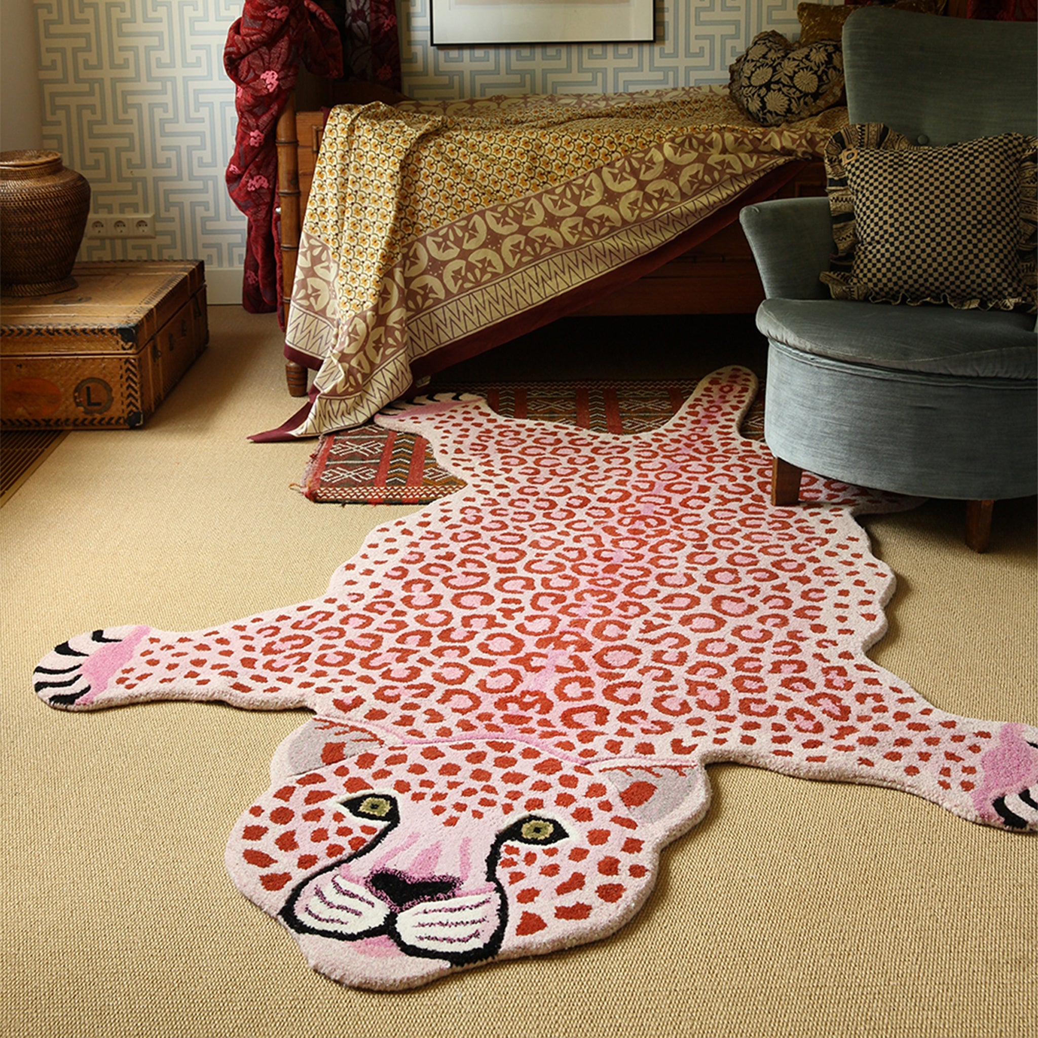 Pembe Leopar Figürlü Büyük Boy Halı ( 250Cm X 160Cm )