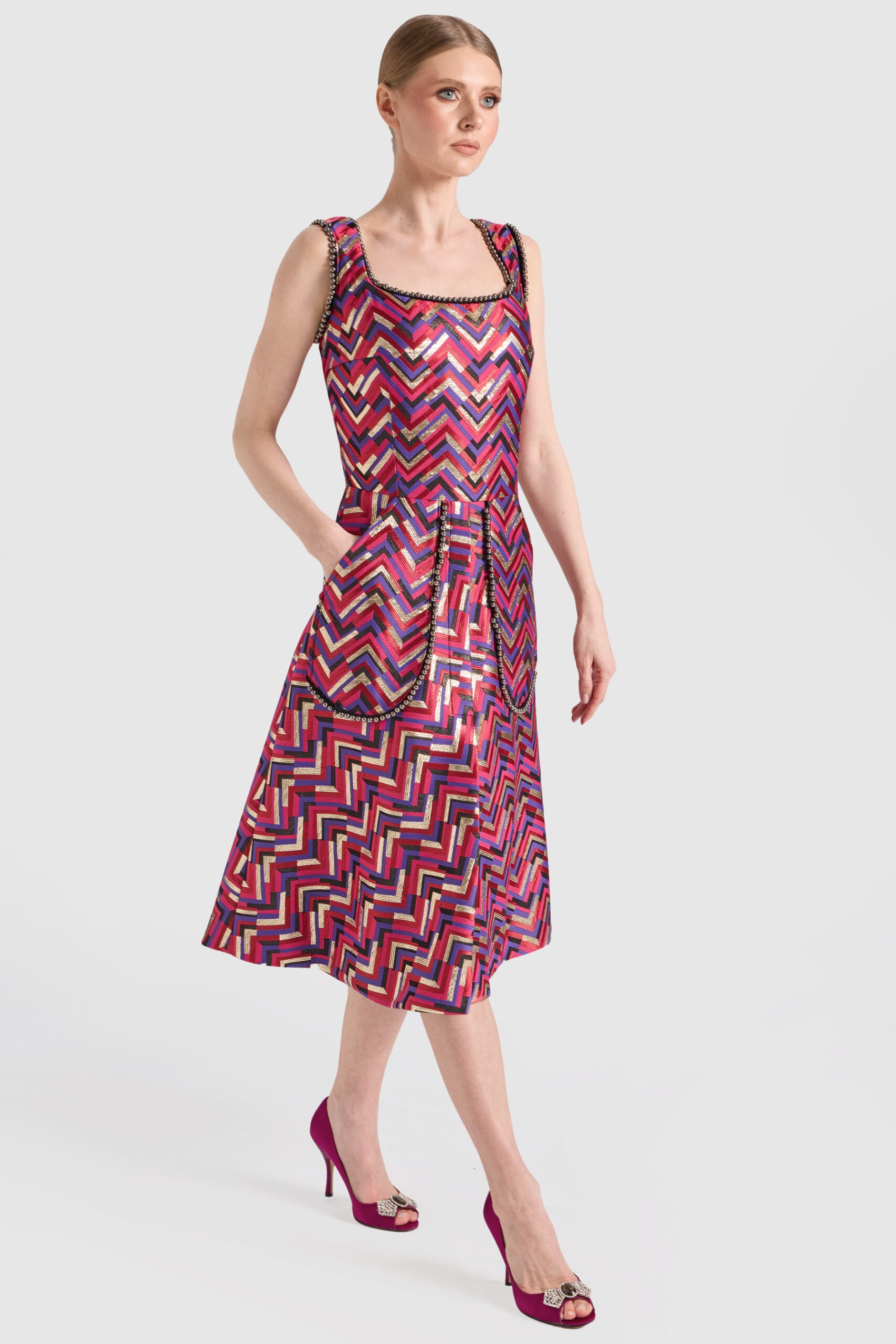 Dollie Bell-Twinkle Kare Yaka Boncuk Detaylı Mini Elbise-Flaming Star, Platform-1-Milagron.com