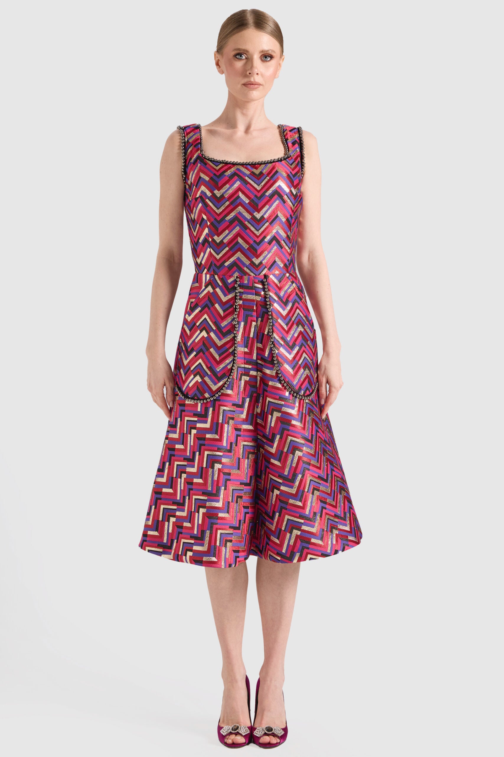 Dollie Bell-Twinkle Kare Yaka Boncuk Detaylı Mini Elbise-Flaming Star, Platform-8-Milagron.com