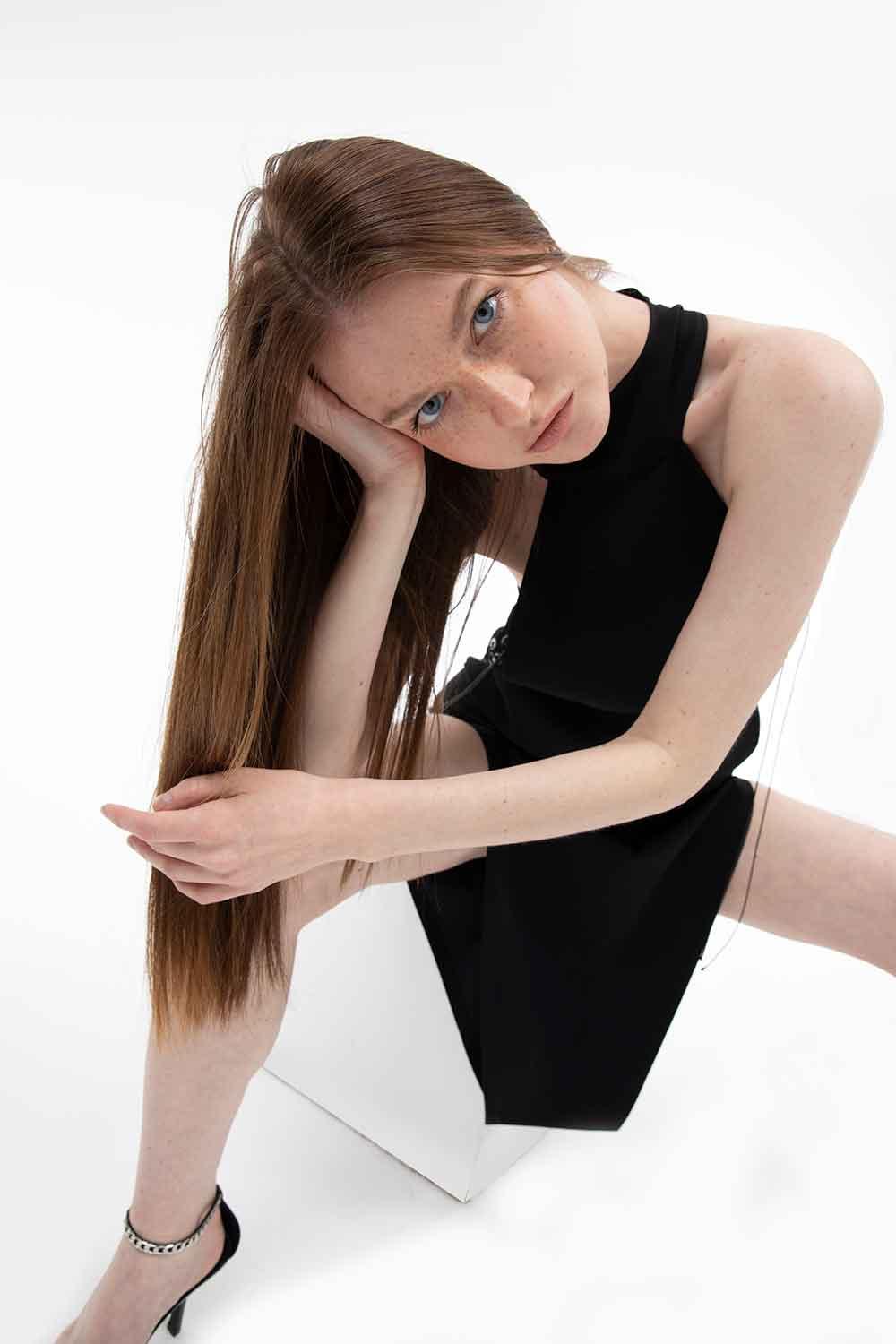 Duygu Demirel-9 Patrol-Elbise-6-Milagron.com