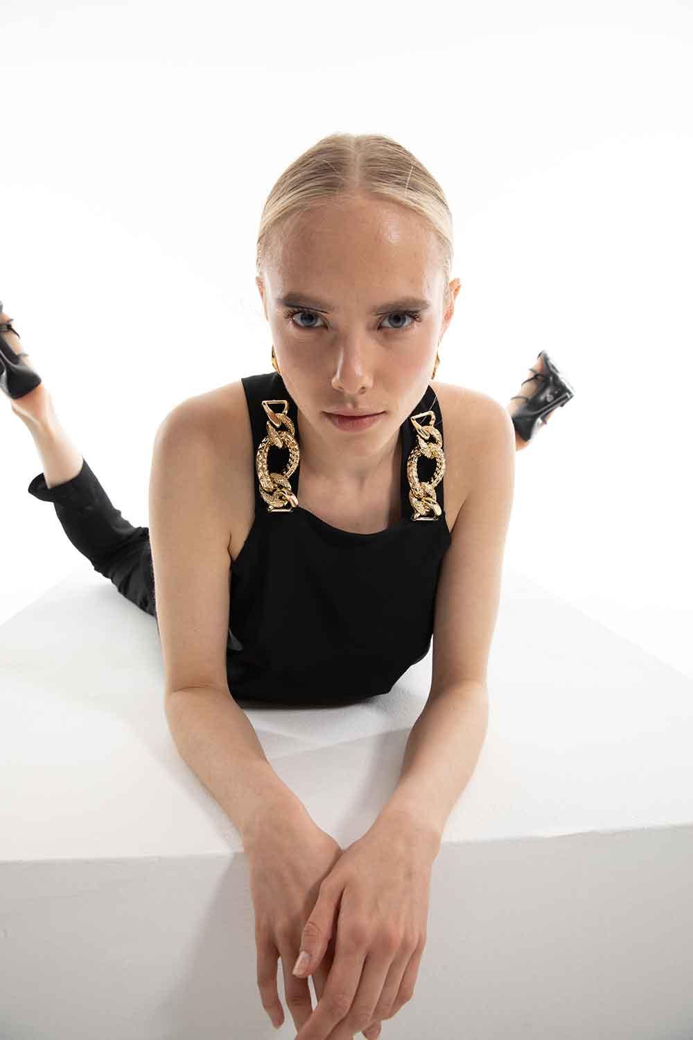 Duygu Demirel-Crane Bird B.-Top-10-Milagron.com