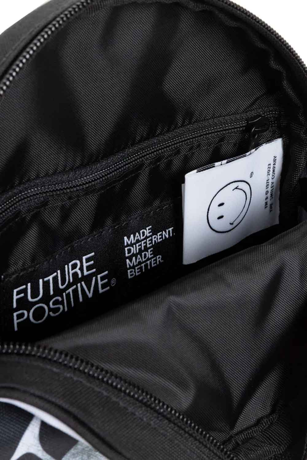 Eastpak-Ada Single Smiley YY Placed-Bel Çantası-6-Milagron.com