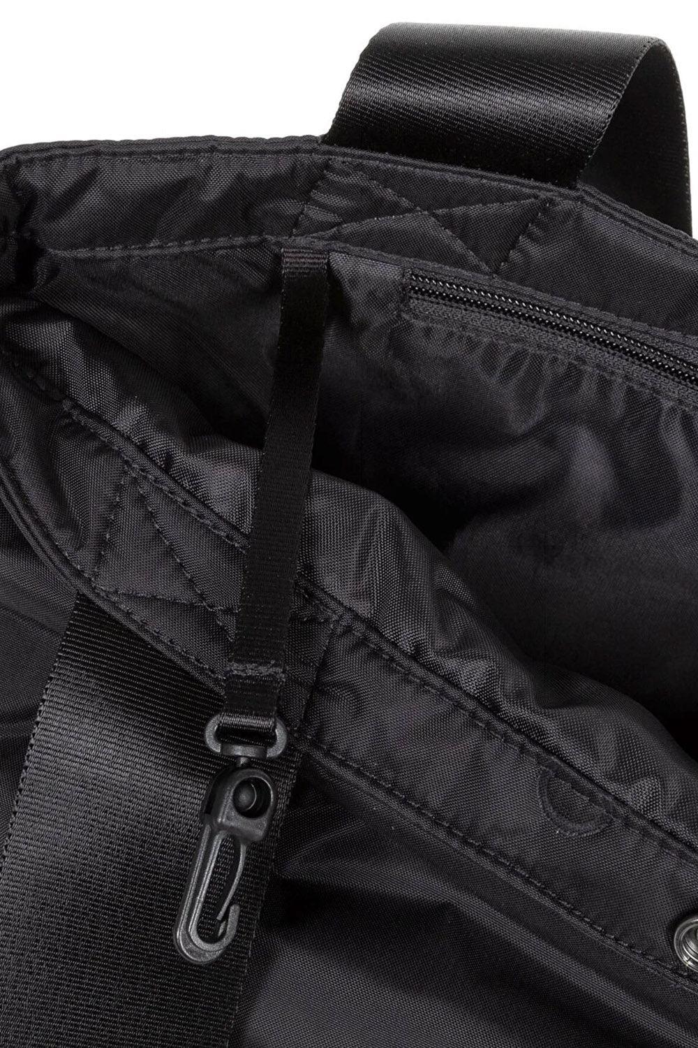Eastpak-Charlie Puff Black-Omuz Çantası-3-Milagron.com