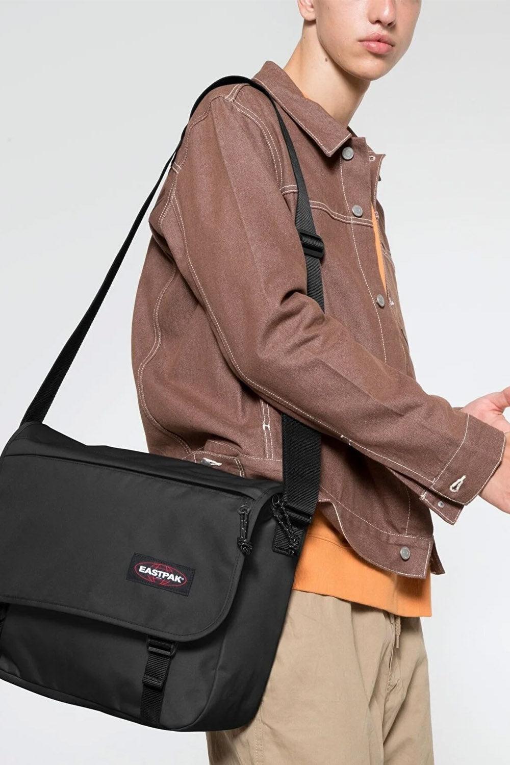 Eastpak-Delegate Black Postacı-Omuz Çantası-2-Milagron.com
