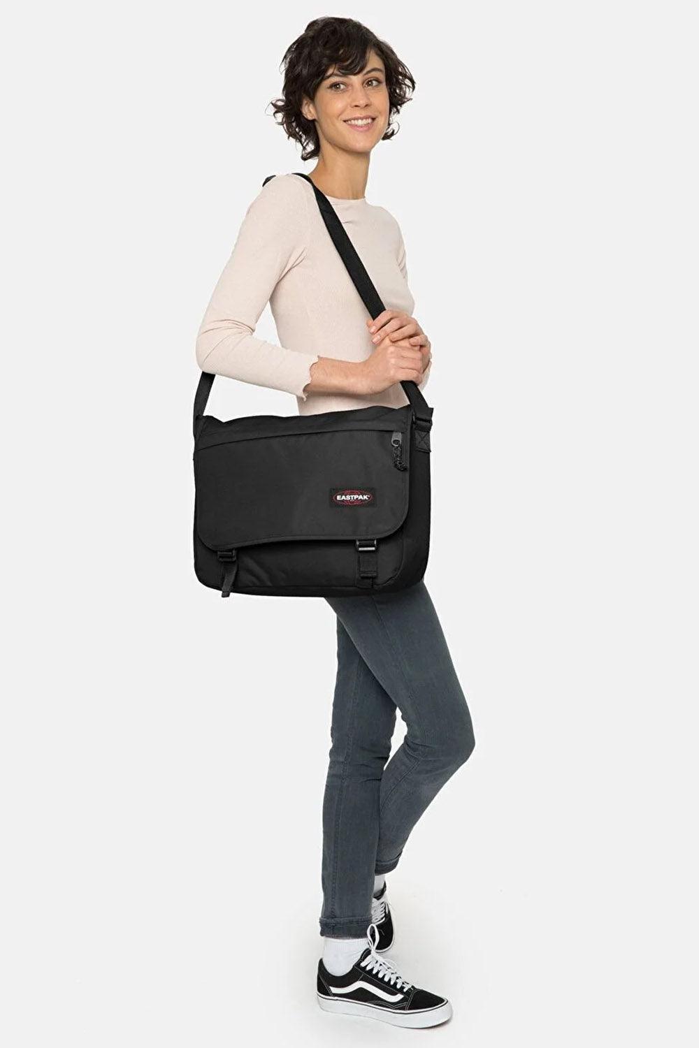 Eastpak-Delegate Black Postacı-Omuz Çantası-3-Milagron.com