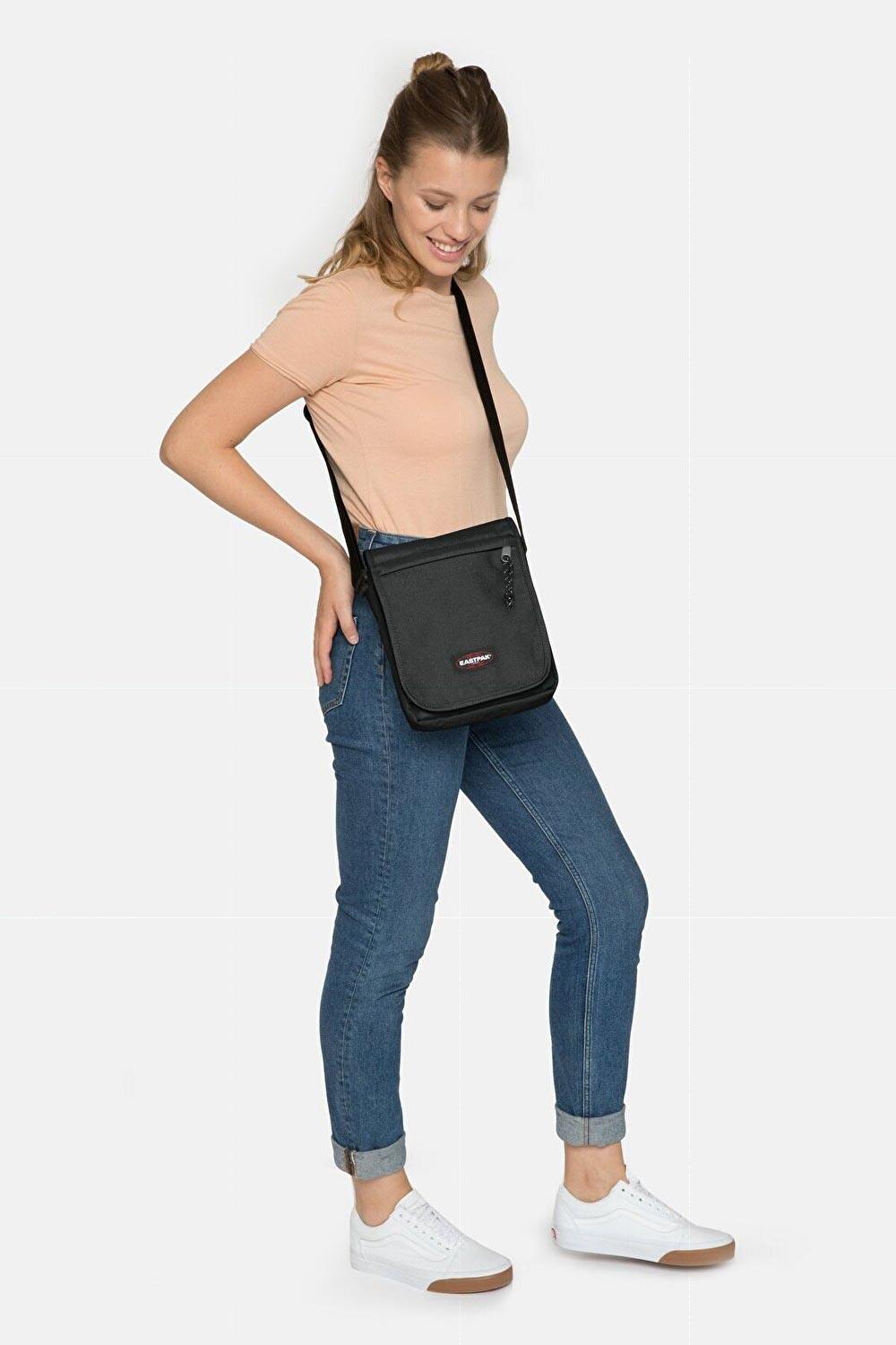 Eastpak-Flex Black-Bel Çantası-6-Milagron.com