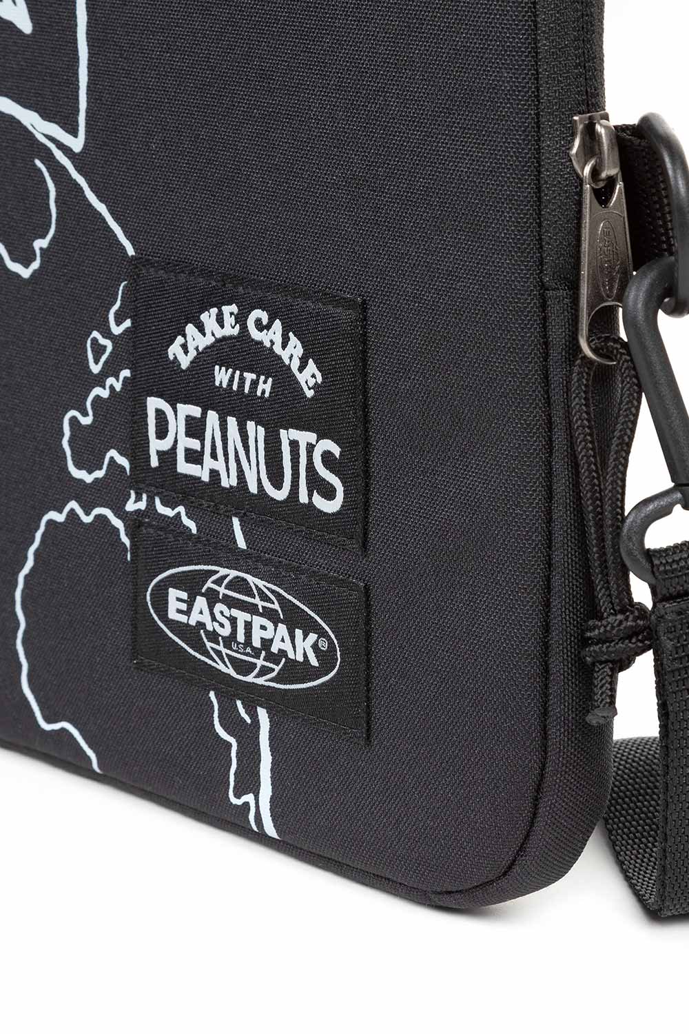 Eastpak-Peanuts x Eastpak Blanket M Peanuts Placed-Laptop Çantası-3-Milagron.com