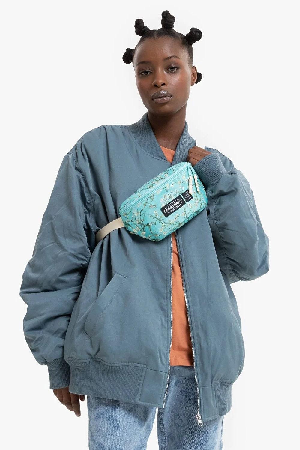 Eastpak-Springer Van Gogh Blue-Bel Çantası-9-Milagron.com