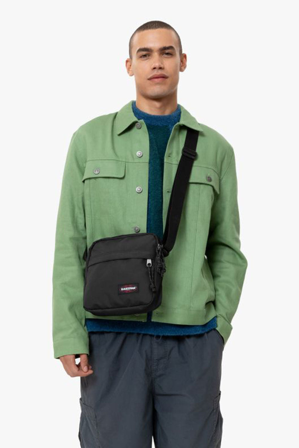 Eastpak-The Bigger One Black-Omuz Çantası-4-Milagron.com