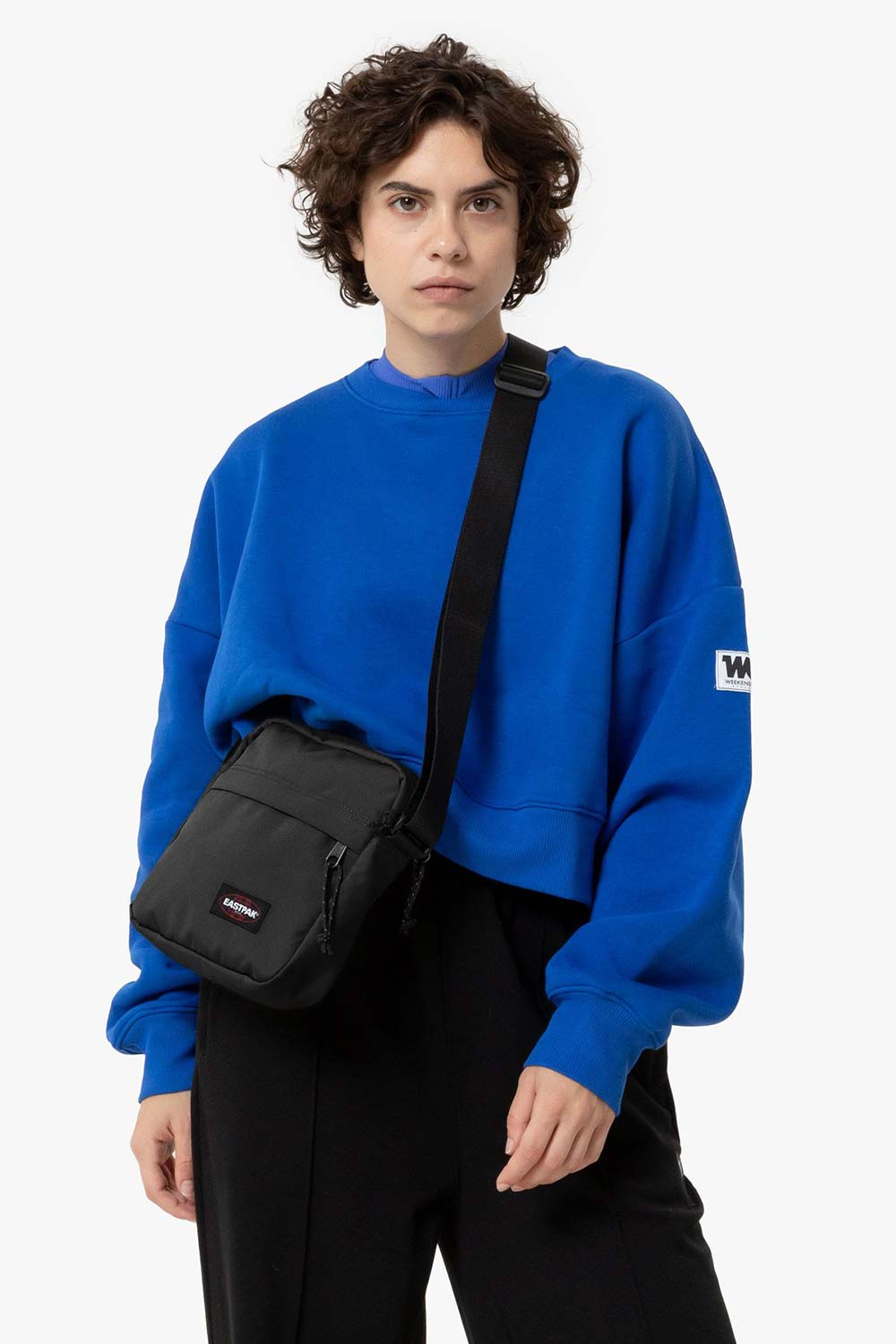 Eastpak-The Bigger One Black-Omuz Çantası-5-Milagron.com