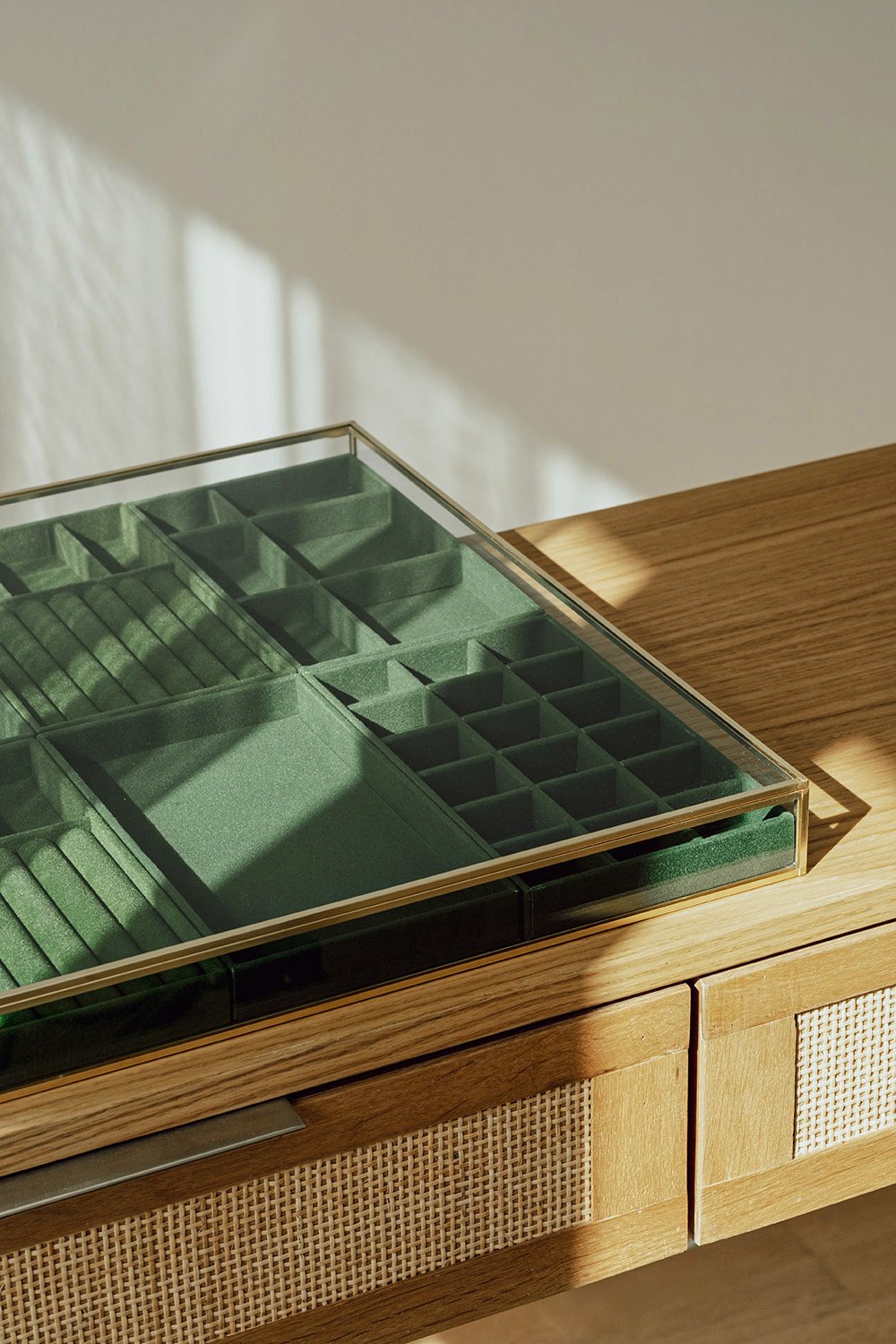 El Crea Designs-Cam Takı Mücevher Teşhir Standı Düzenleyici Vitrin | Pirinç & Gold-Takı Standı-2-Milagron.com