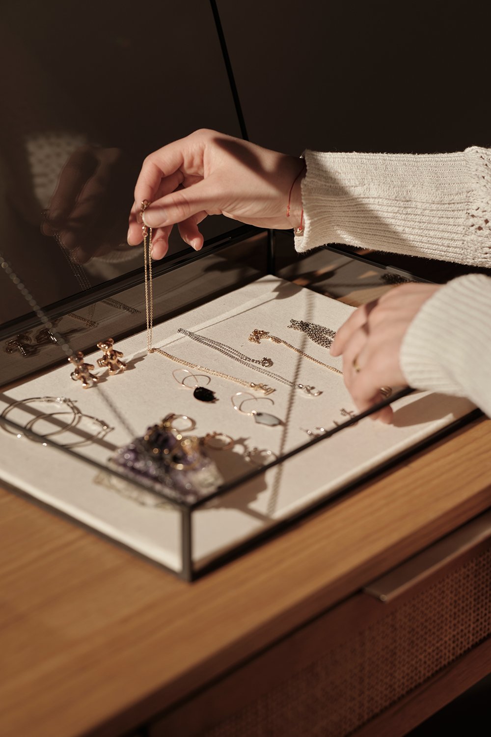 El Crea Designs-Cam Takı Ve Aksesuar Kutusu | Keten Tabanlı | Siyah | 35x25x5cm-Dekoratif Kutu-1-Milagron.com