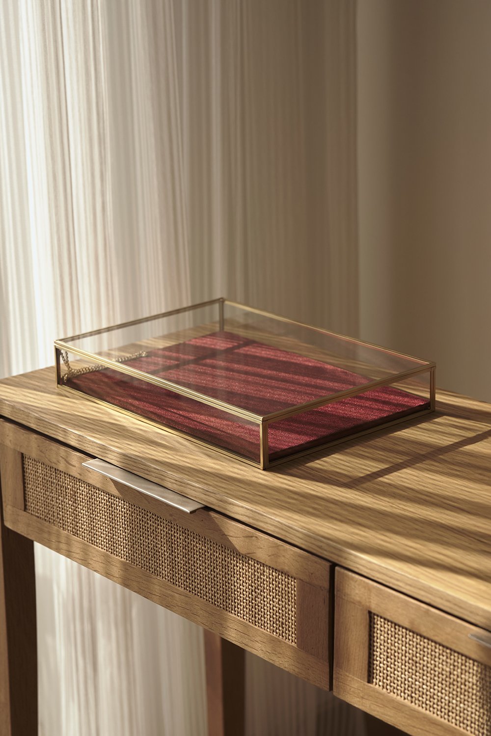 El Crea Designs-Kadife Tabanlı | Cam Kutu | Takı, Aksesuar, Sunum Kutusu | Pirinç & Gold | 35x25x5cm-Dekoratif Kutu-2-Milagron.com