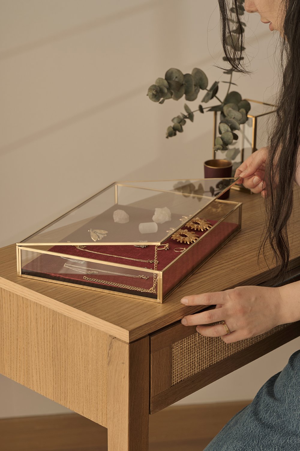 El Crea Designs-Kadife Tabanlı | Cam Kutu | Takı, Aksesuar, Sunum Kutusu | Pirinç & Gold | 35x25x5cm-Dekoratif Kutu-3-Milagron.com
