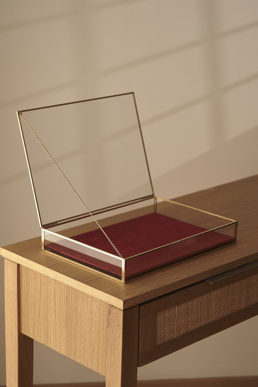 El Crea Designs-Kadife Tabanlı | Cam Kutu | Takı, Aksesuar, Sunum Kutusu | Pirinç & Gold | 35x25x5cm-Dekoratif Kutu-5-Milagron.com