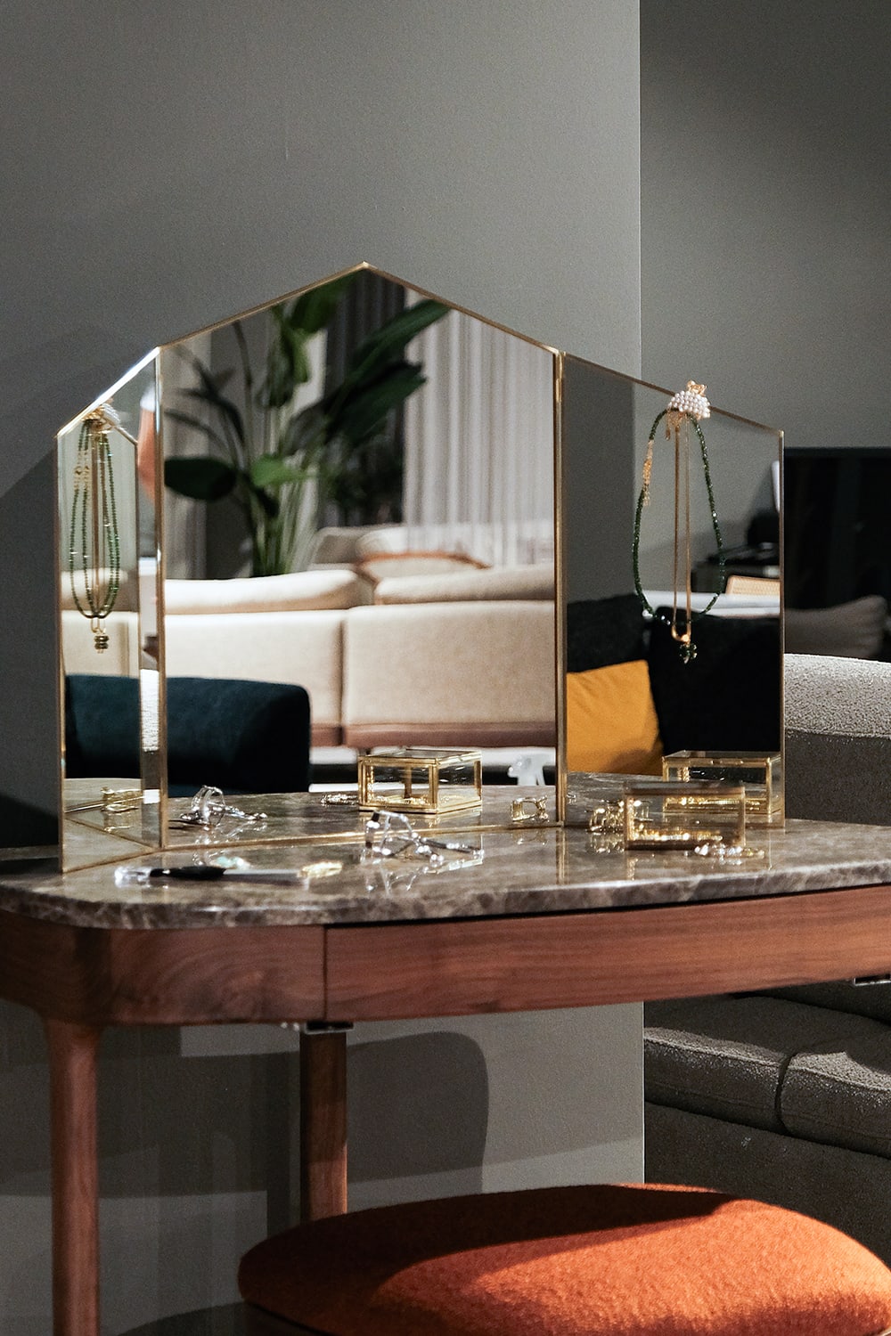 El Crea Designs-Pirinç Gold Masaüstü Makyaj Aynası 80x50cm-Ayna-1-Milagron.com