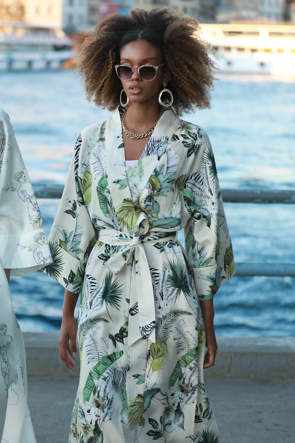 Elli2-Sandsheel Zebra Kimono-Kimono-1-Milagron.com
