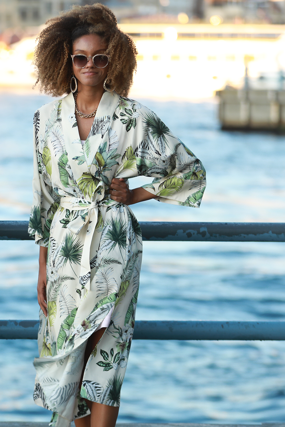 Elli2-Sandsheel Zebra Kimono-Kimono-2-Milagron.com