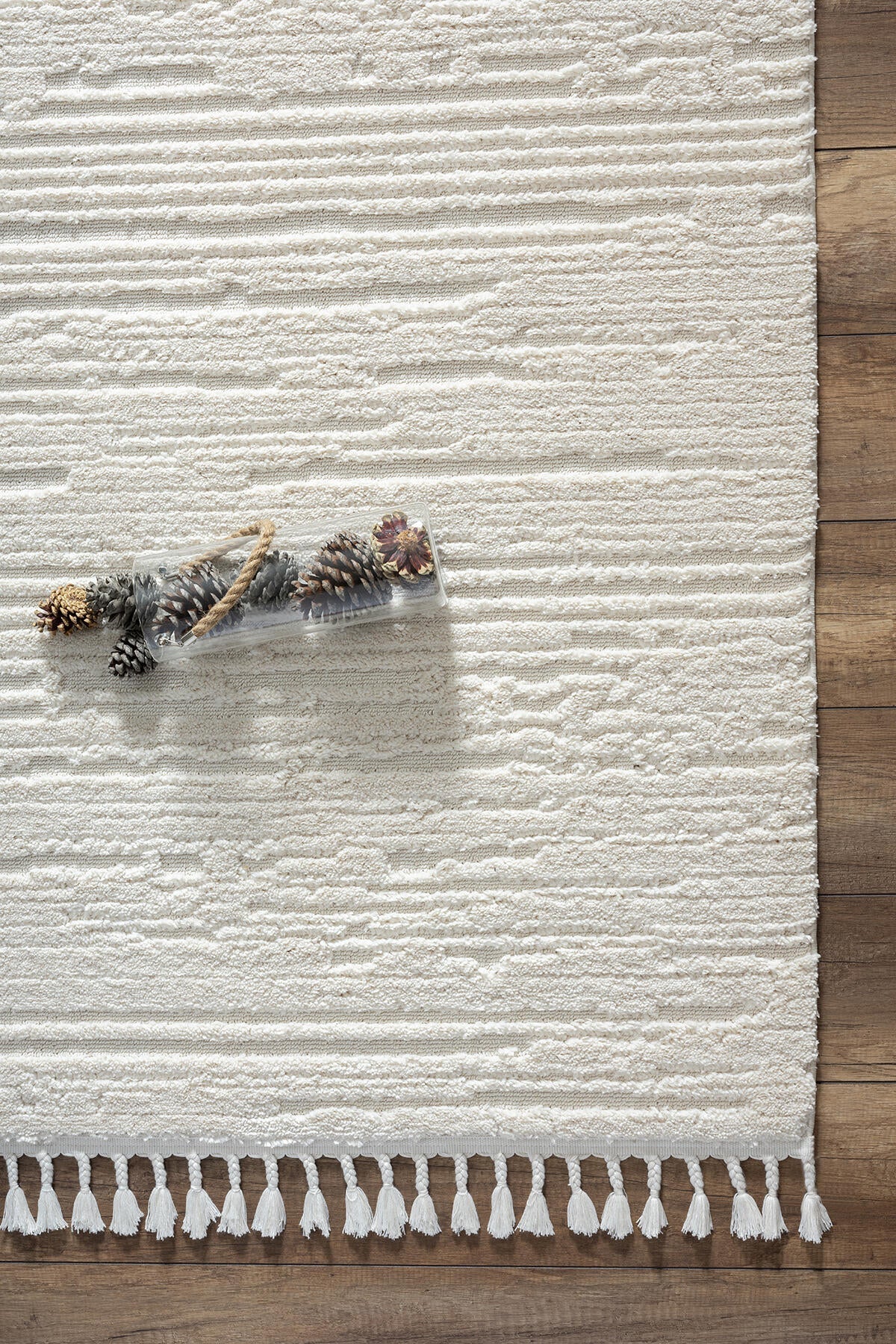 Empera-Bilbao White Swan Saçaklı Çizgi Desenli Krem Halı-4-Milagron.com