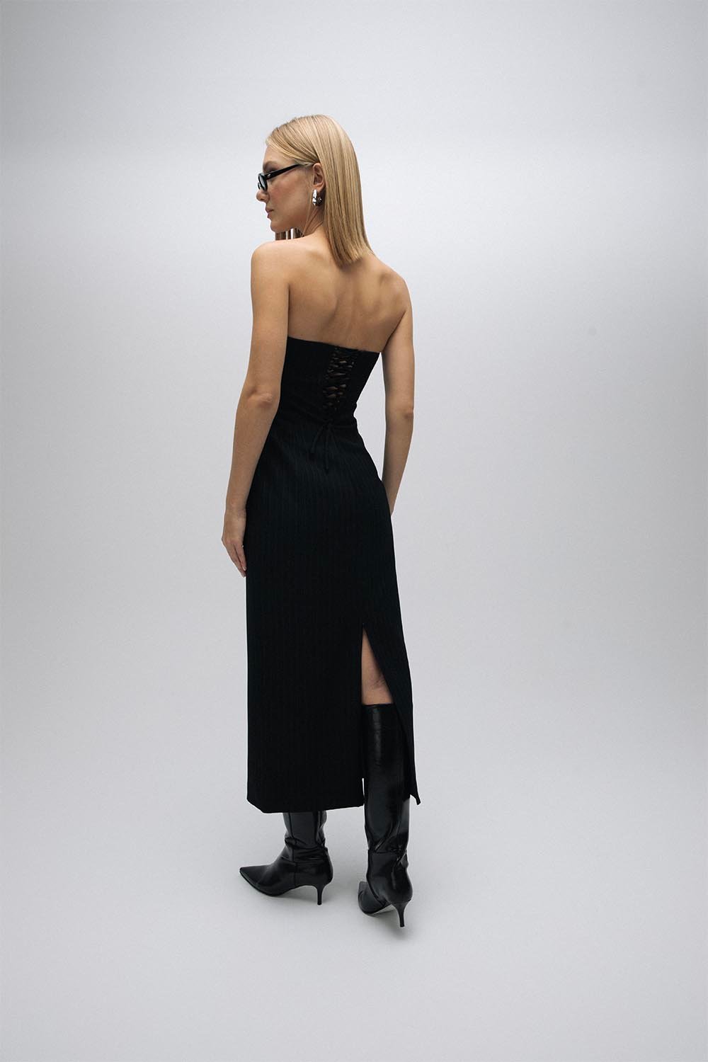 Esra Adıgüzel-Lioara - Yırtmaç Detaylı Straplez Midi Elbise-Elbise-3-Milagron.com