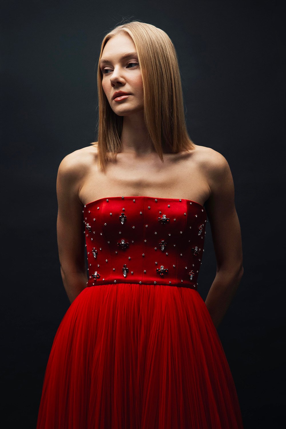 Esra Adıgüzel-Ruby - Kırmızı Kristal Taş İşlemeli Drape Detaylı Uzun Elbise-Elbise-2-Milagron.com