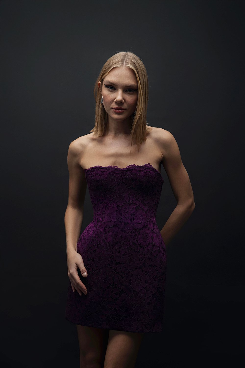 Esra Adıgüzel-Vega - Bedene Oturan Dantel Mini Elbise-Elbise-1-Milagron.com