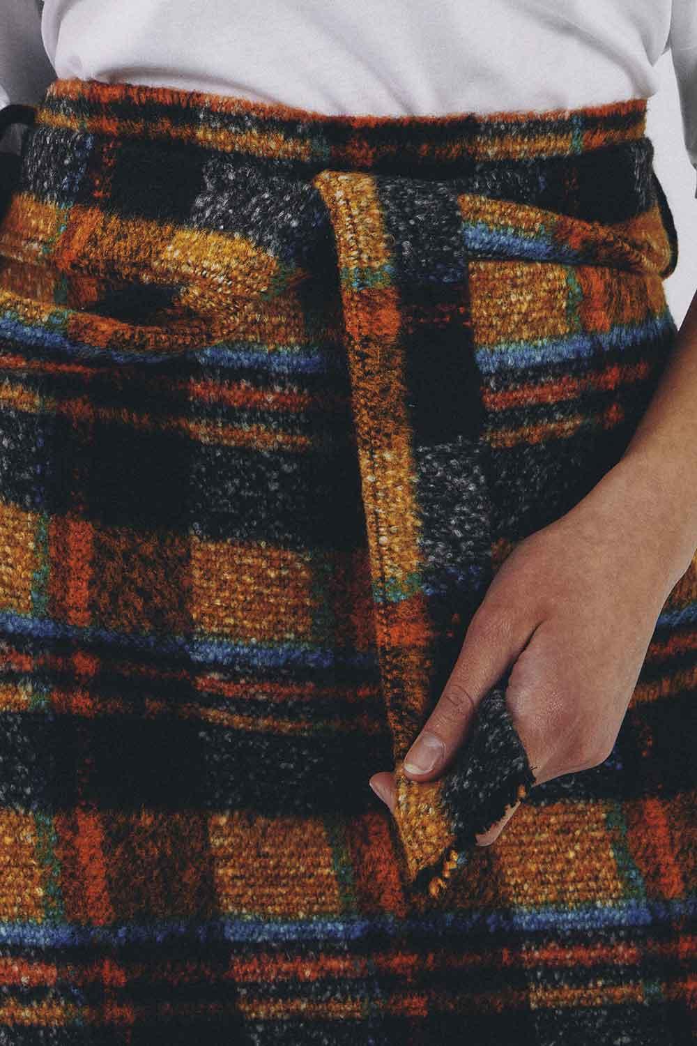 Eudoimonia-Sense Of Belonging Derin Yarık Yırtmaç Etek-Etek-4-Milagron.com