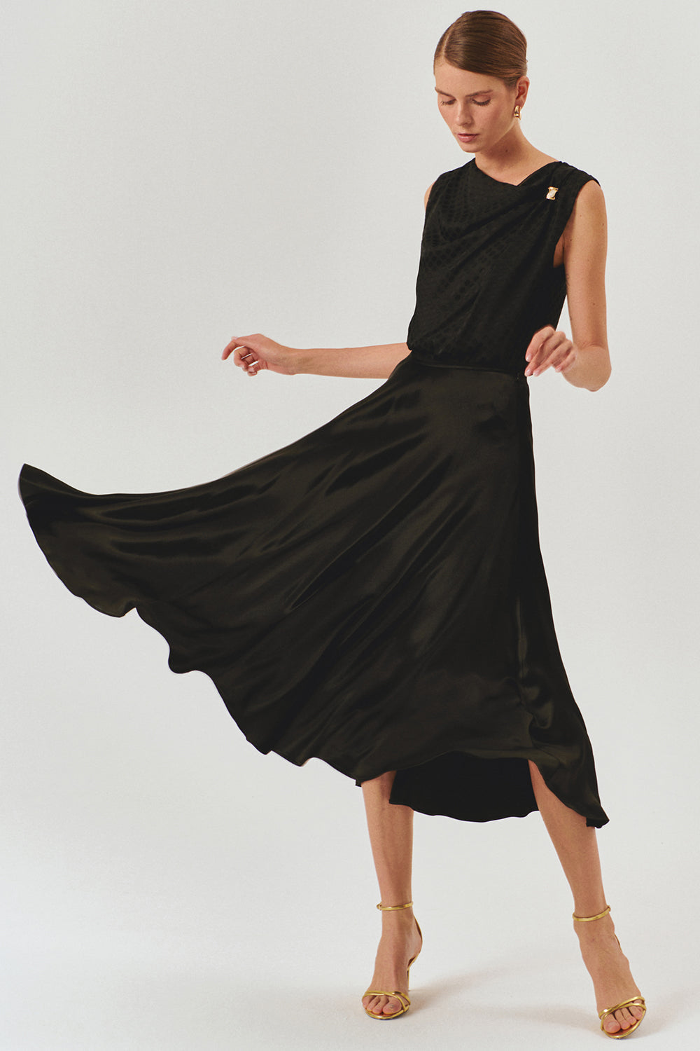 Exquise-Asimetrik Yakalı Regular Fit Kolsuz Siyah Bluz-Bluz-5-Milagron.com