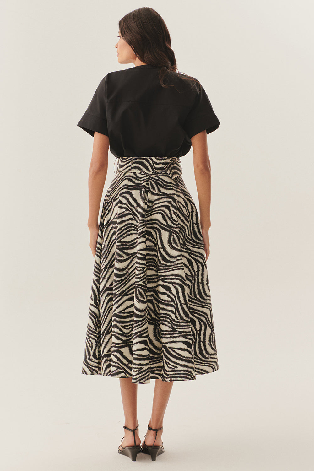 Exquise-Bağlama Yaka Detaylı İşlemeli Kısa Kol Regular Pamuklu Siyah Bluz-Bluz-4-Milagron.com