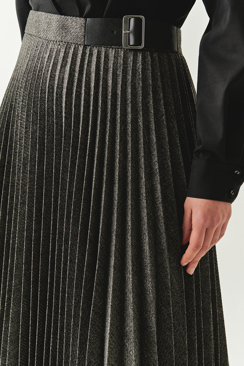 Exquise-Balık Sırtı Desenli Pilisoley Yüksek Bel Tokalı Regular Midi Gri Etek-ETEK-4-Milagron.com