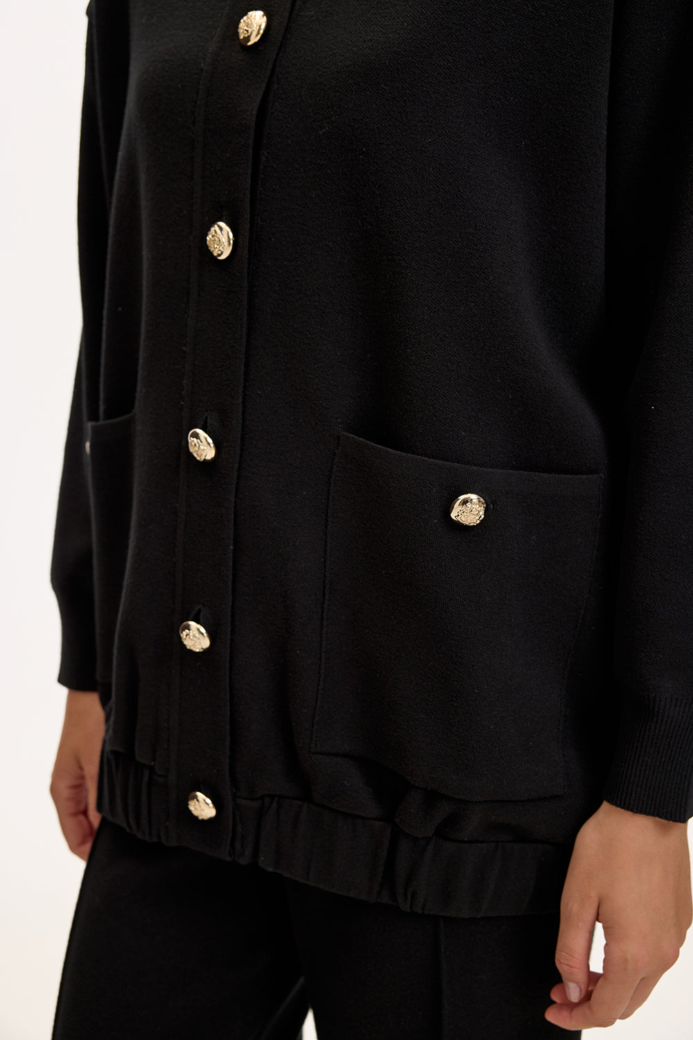 Exquise-Bisiket Yaka Cepli Gold Düğmeli Oversize Siyah Tirko Hırka-HIRKA-8-Milagron.com