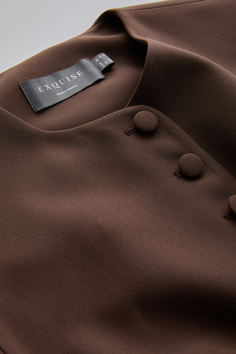 Exquise-Bisiklet Yaka Kemerli Plisoley Slim Fit Midi Kahve Elbise-ELBİSE-7-Milagron.com