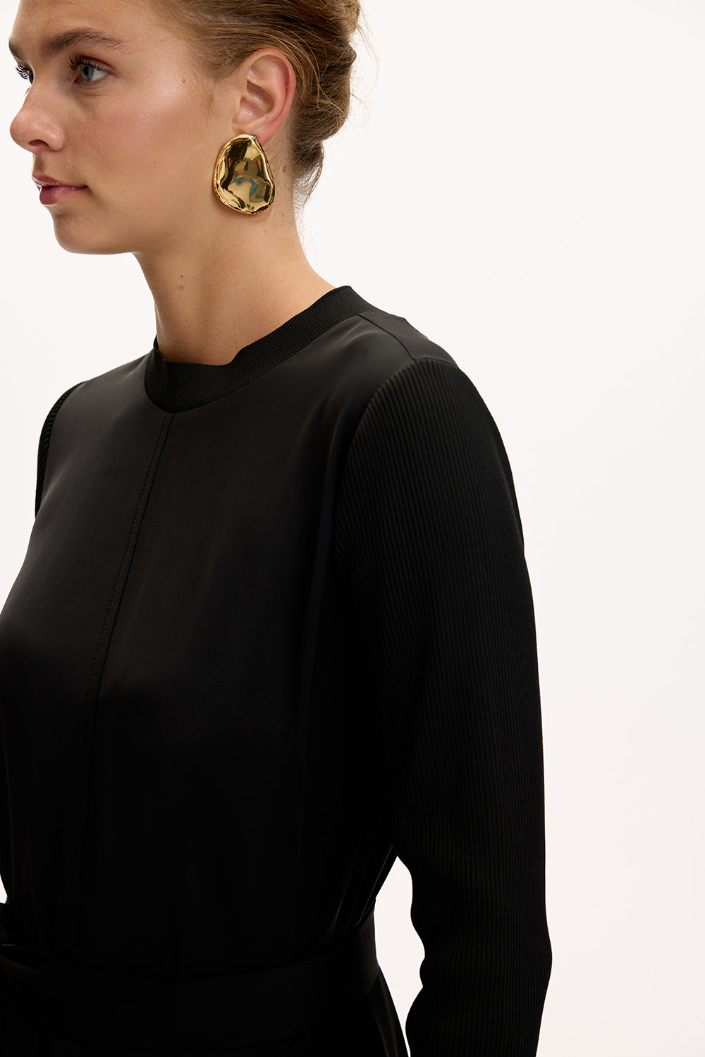 Exquise-Bisiklet Yaka Uzun Kollu Kuşaklı Regular Siyah Midi Elbise-ELBİSE-9-Milagron.com