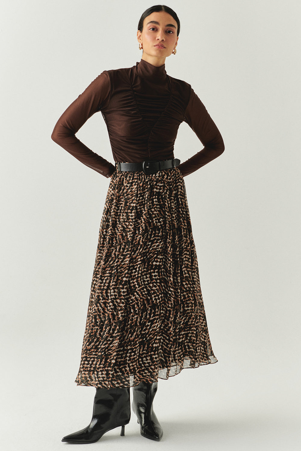 Exquise-Boğazlı Drapeli Uzun Kollu Slim Fit Kahve Tül Bluz-BLUZ-6-Milagron.com