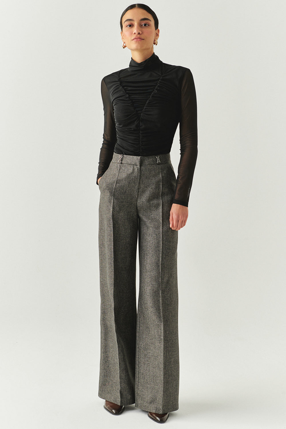 Exquise-Boğazlı Drapeli Uzun Kollu Slim Fit Siyah Tül Bluz-BLUZ-2-Milagron.com