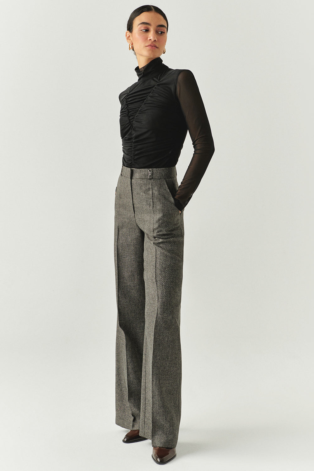 Exquise-Boğazlı Drapeli Uzun Kollu Slim Fit Siyah Tül Bluz-BLUZ-3-Milagron.com