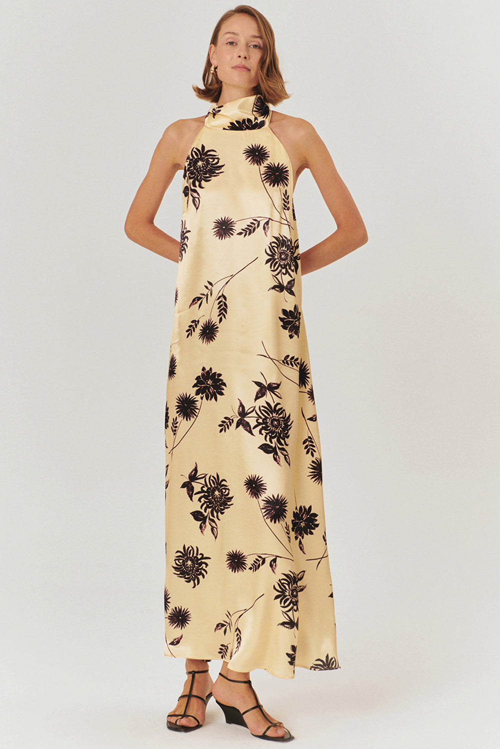 Exquise-Boyundan Bağlamalı çiçek Desenli Floş Kumaş Maxi Boy Elbise-ELBİSE-2-Milagron.com