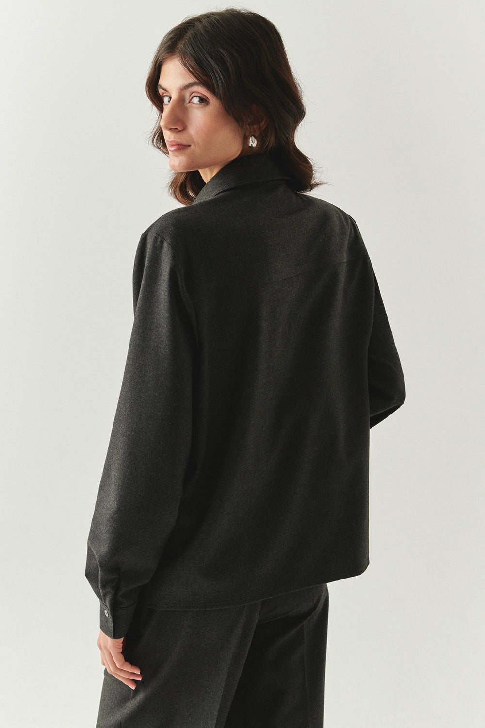 Exquise-Cepleri Aksesuarlı Uzun Kol Regular Dokuma Gri Gömlek-GÖMLEK-3-Milagron.com