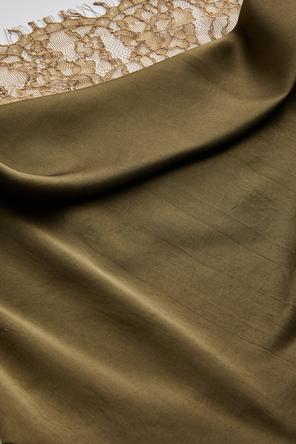 Exquise-Dantel Detaylı Askılı Regular Saten Midi Haki Elbise-ELBİSE-6-Milagron.com