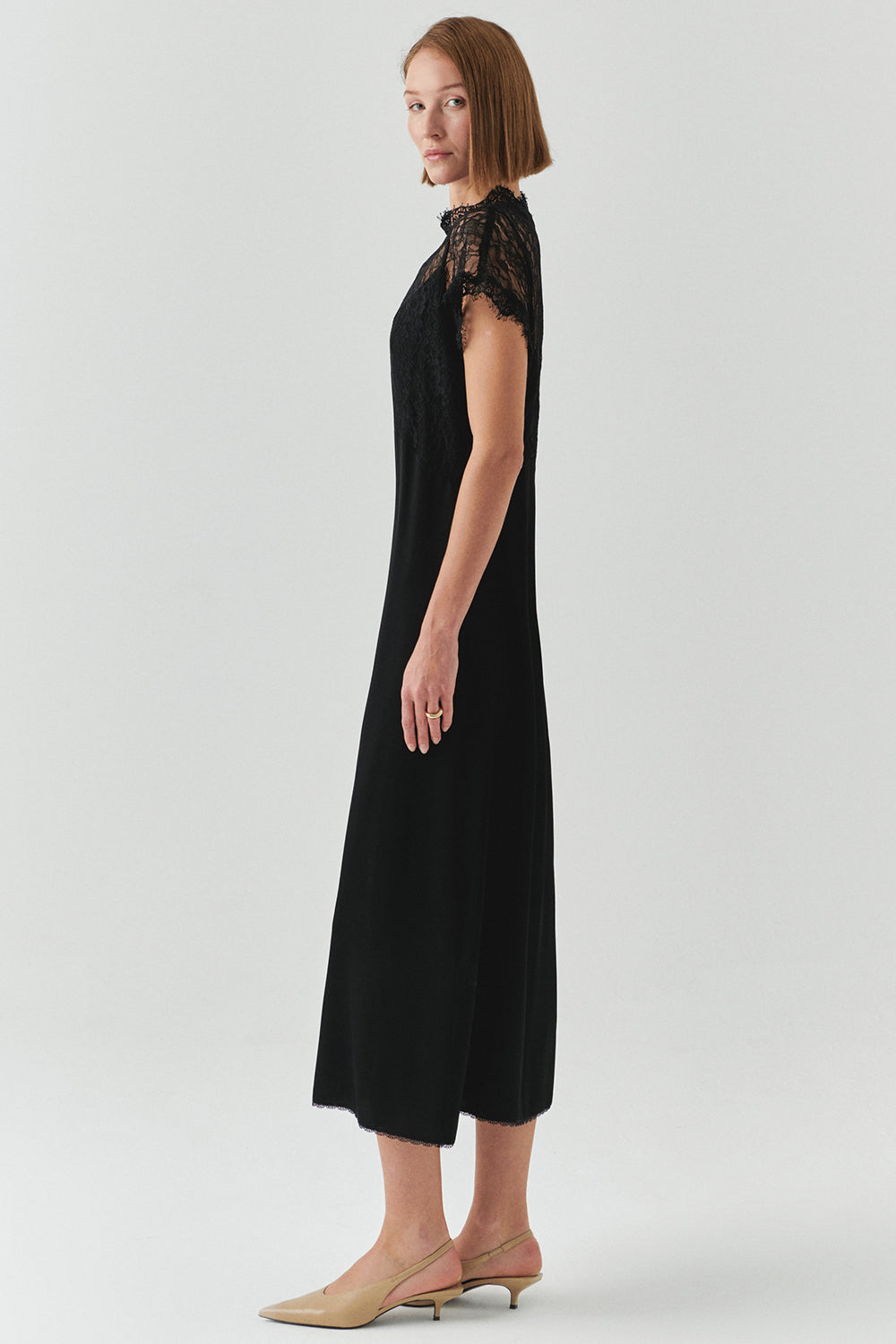 Exquise-Dantel Detaylı Kısa Kollu Regular Saten Midi Siyah Elbise-ELBİSE-2-Milagron.com