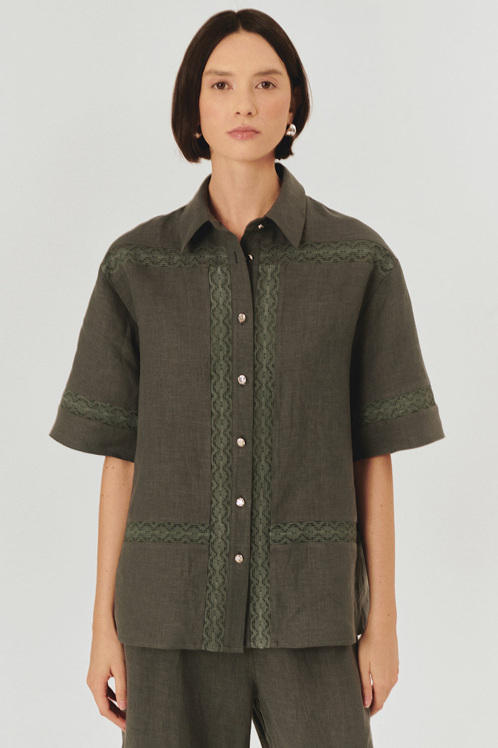 Exquise-Dantel Detaylı Rahat Kalıp Saf Keten Kısa Kol Gri Gömlek-Gömlek-1-Milagron.com