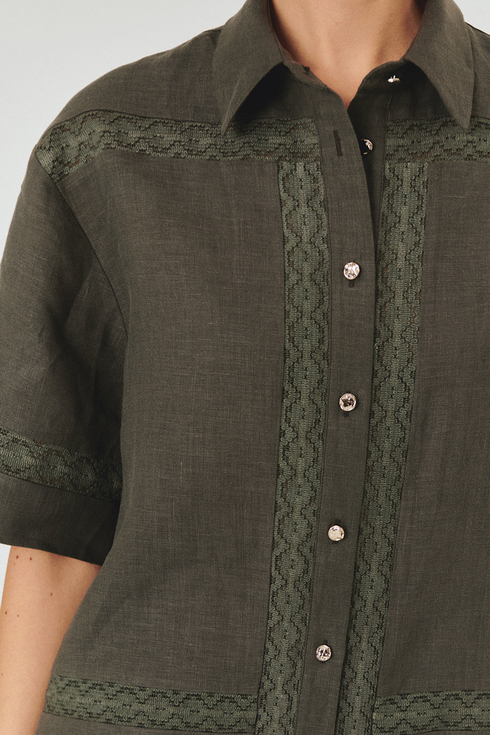 Exquise-Dantel Detaylı Rahat Kalıp Saf Keten Kısa Kol Gri Gömlek-Gömlek-3-Milagron.com