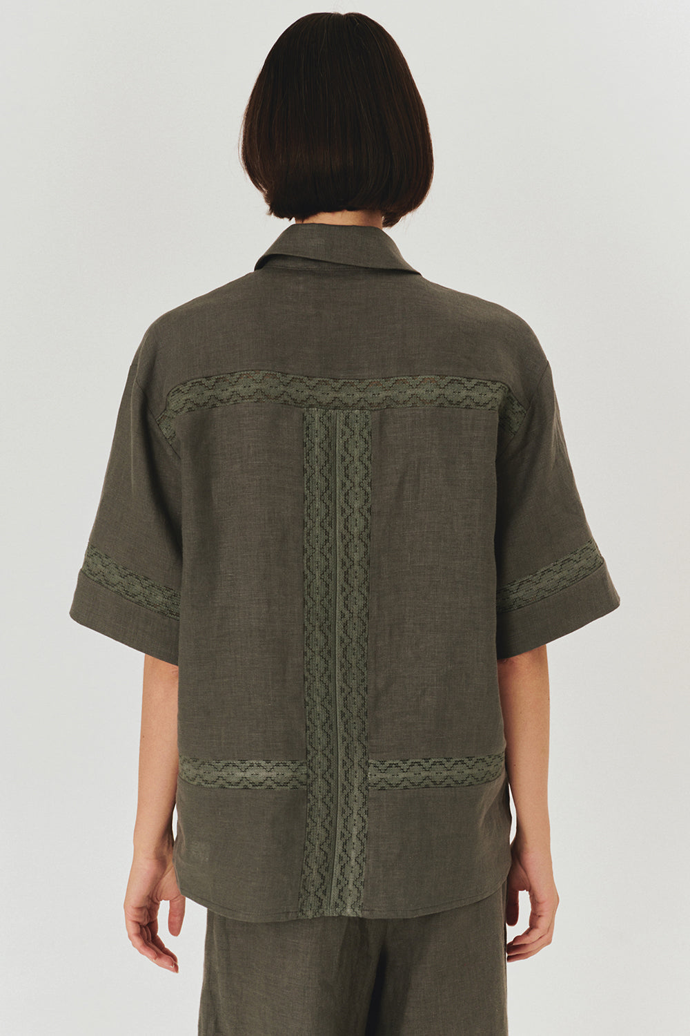 Exquise-Dantel Detaylı Rahat Kalıp Saf Keten Kısa Kol Gri Gömlek-Gömlek-5-Milagron.com