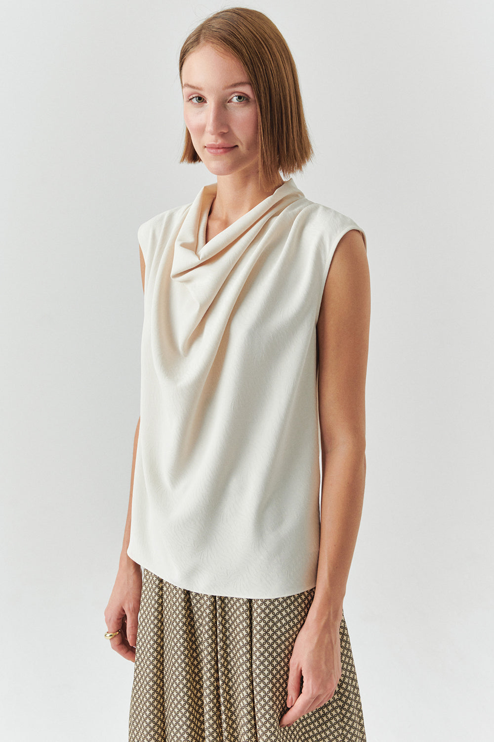 Exquise-Degaje Yaka Kolsuz Jakarlı Regular Krem Bluz-BLUZ-1-Milagron.com