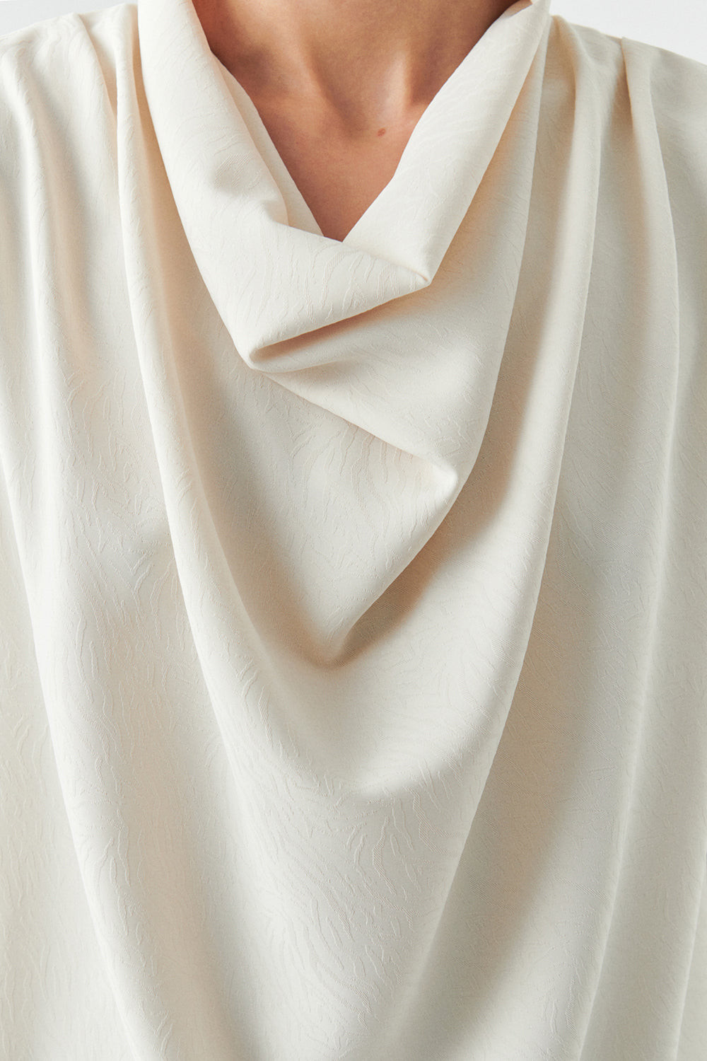 Exquise-Degaje Yaka Kolsuz Jakarlı Regular Krem Bluz-BLUZ-4-Milagron.com