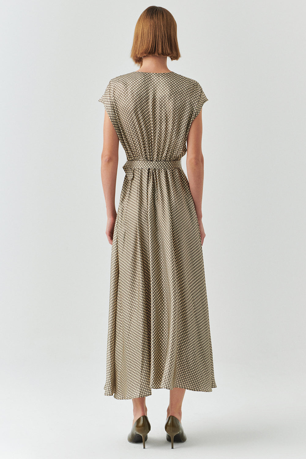 Exquise-Desenli Degaje Yaka Kemerli Kolsuz Slim Fit Midi Elbise-ELBİSE-2-Milagron.com