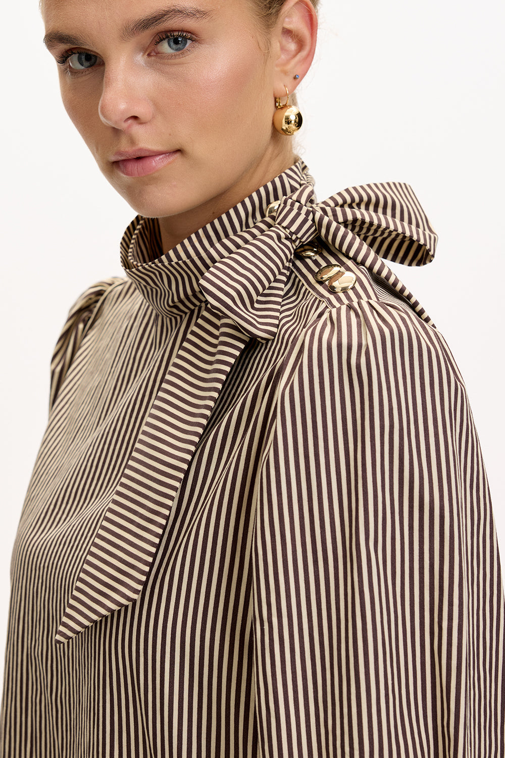 Exquise-Dik Yaka Uzuz Kollu çizgili Kuşaklı Regular Kahve Bej Midi Elbise-ELBİSE-8-Milagron.com