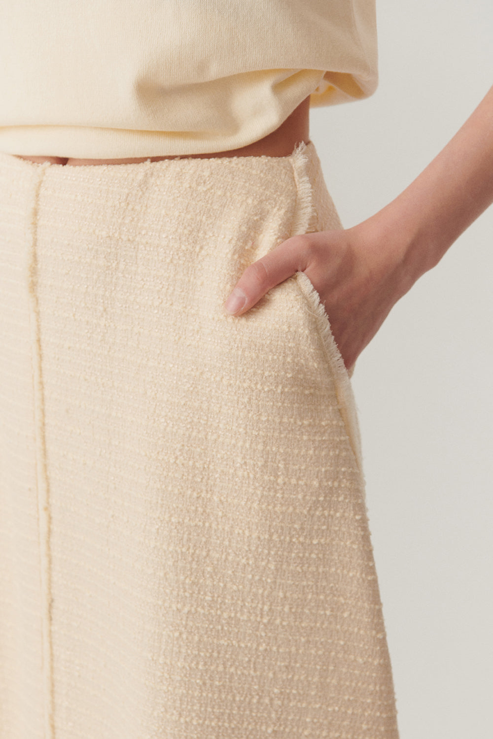 Exquise-Ekru Renk Dokulu Kumaş Diz Altı Kloş Etek-Etek-5-Milagron.com