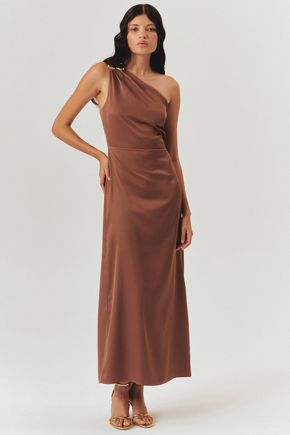 Exquise-Gold Toka Detaylı Tek Omuz Bağlamalı Kahverengi Maxi Elbise-ELBİSE-2-Milagron.com