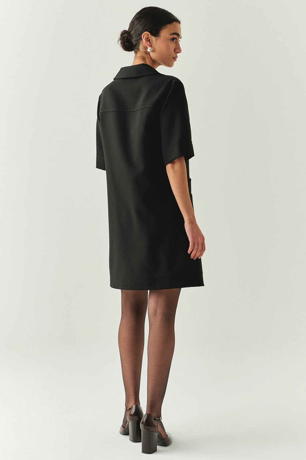 Exquise-Gömlek Yaka Kısa Kollu Oversize Cepli Siyah Mini Elbise-ELBİSE-3-Milagron.com